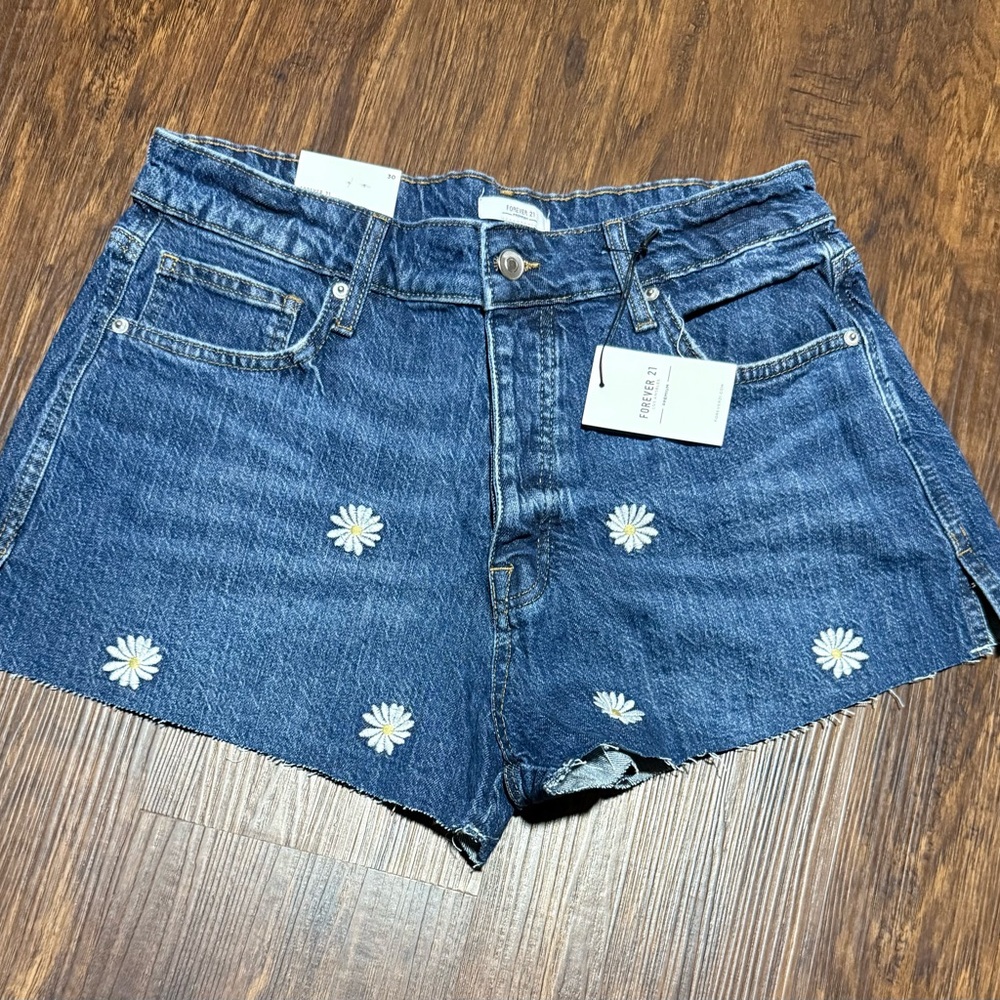 Forever 21 Blue Floral Embroidered Jean Shorts size 26, 30